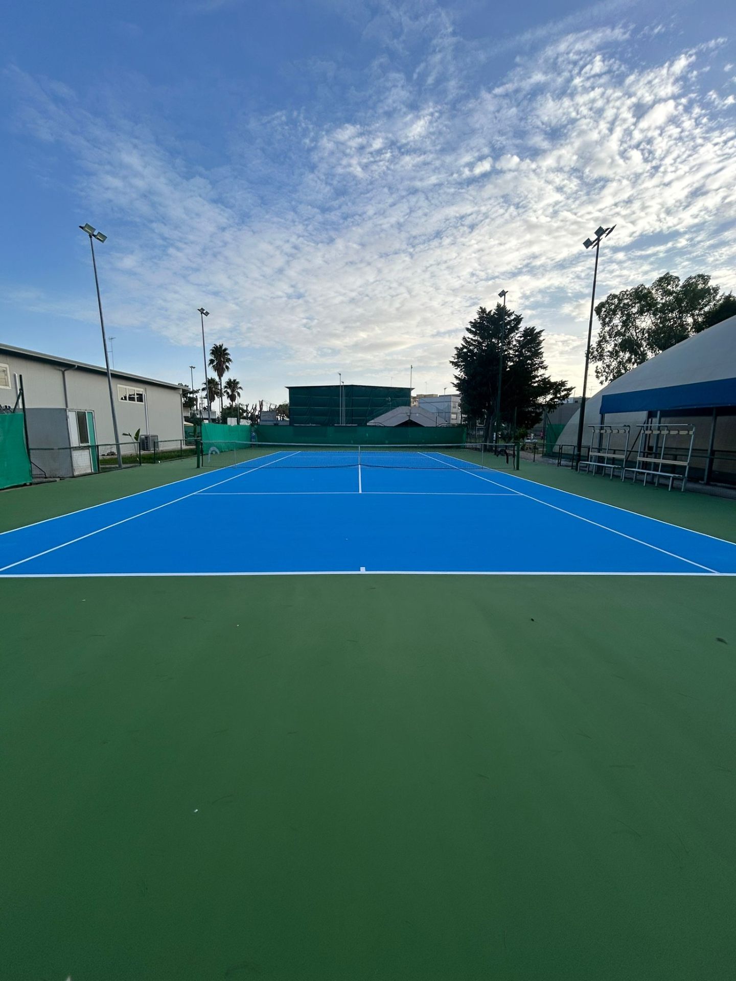Campo da tennis aperto in resina a Trepuzzi